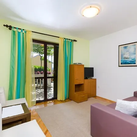 Bruketa Apartment *